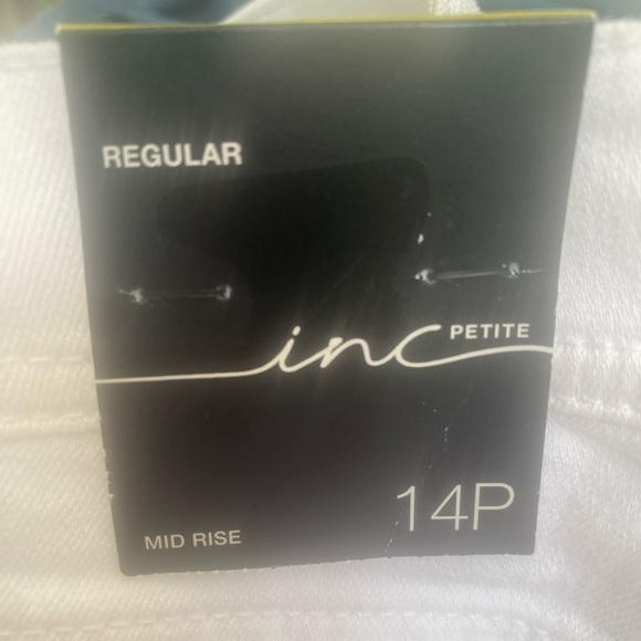 I.n.c. INTERNATIONAL CONCEPTS
NWT 14P Women's High Rise Denim
Bermuda Shorts - Picture 9 of 16